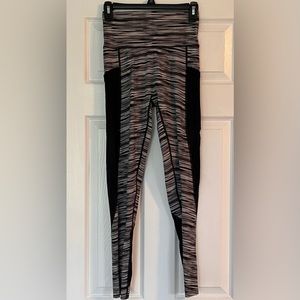 Aerie Chill Play Move Leggings/Black & white/ Size M